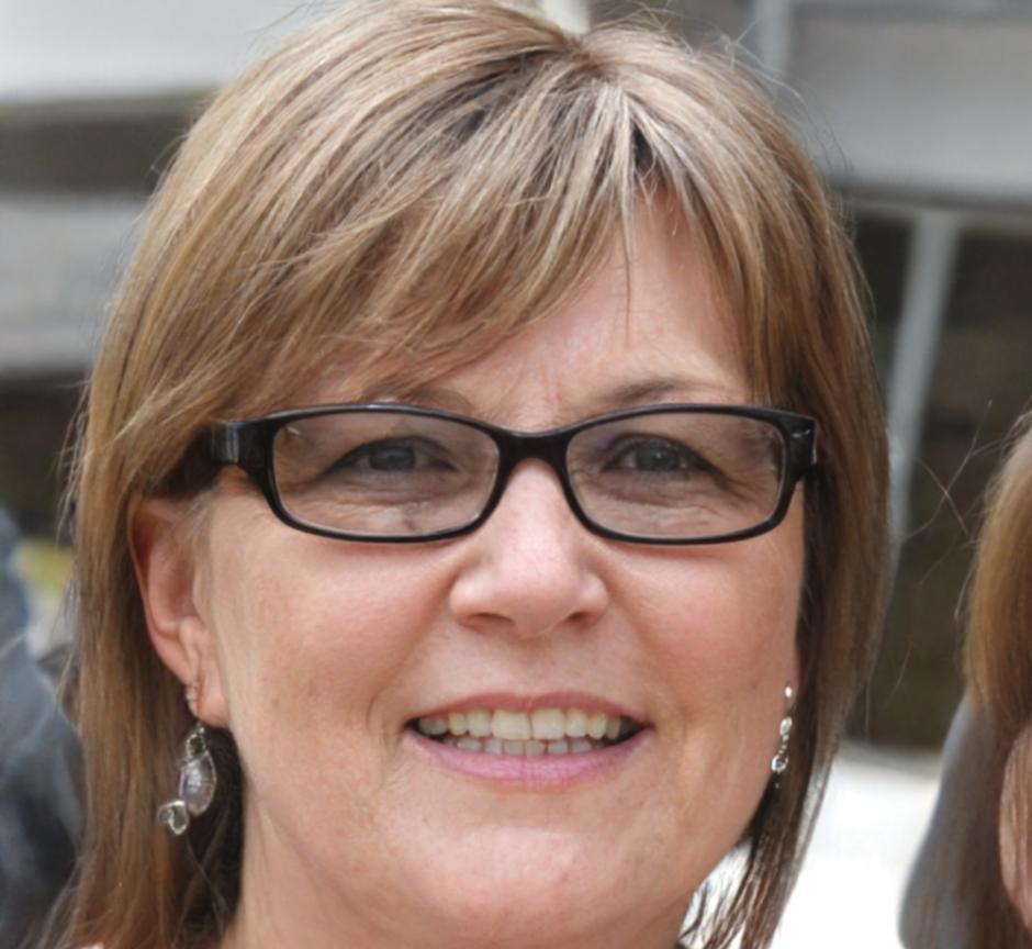 Philippa Eckhardt, senior financial advisor hosting solytheron webinars from Gold Coast office